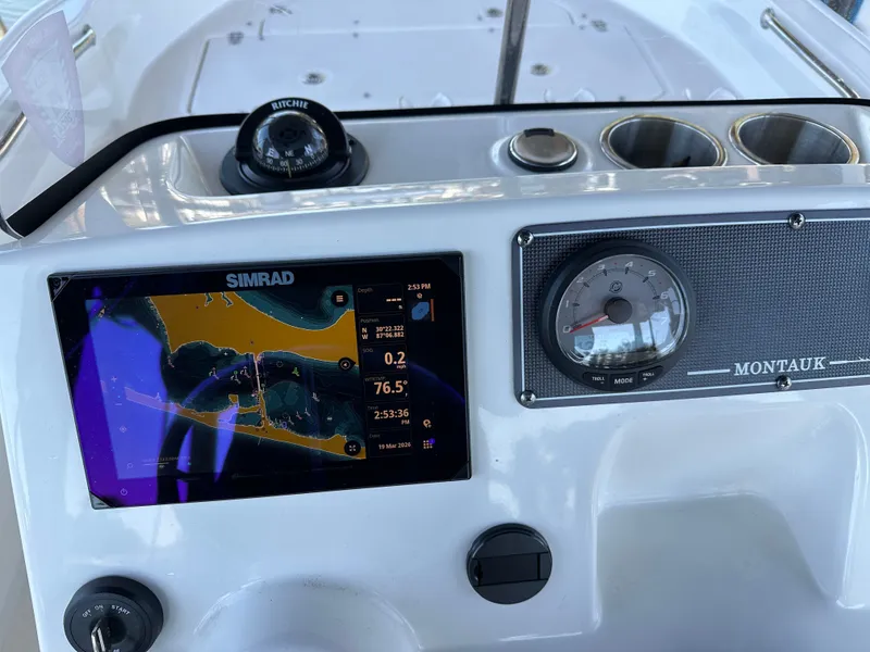 Slide: The Image of Boston Whaler 170 Montauk 2024 - 20