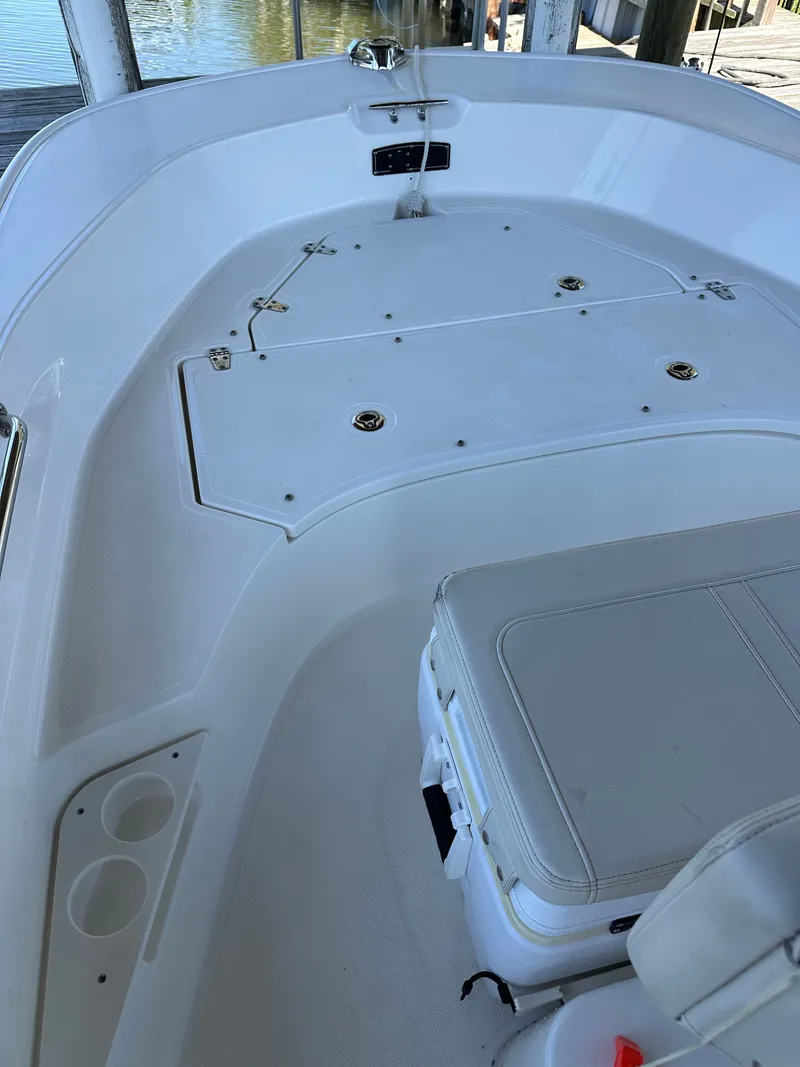 Slide: The Image of Boston Whaler 170 Montauk 2024 - 21