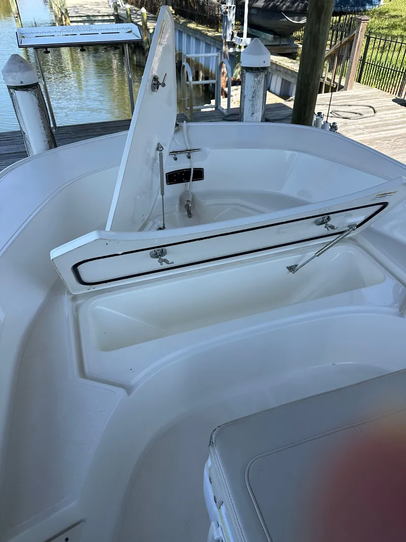 Slide: The Image of Boston Whaler 170 Montauk 2024 - 22