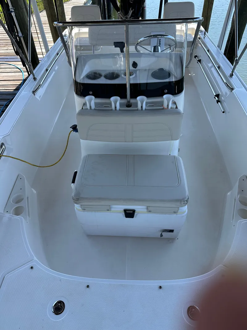 Slide: The Image of Boston Whaler 170 Montauk 2024 - 23
