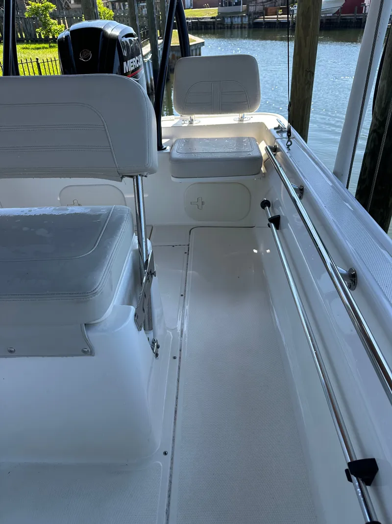 Slide: The Image of Boston Whaler 170 Montauk 2024 - 27
