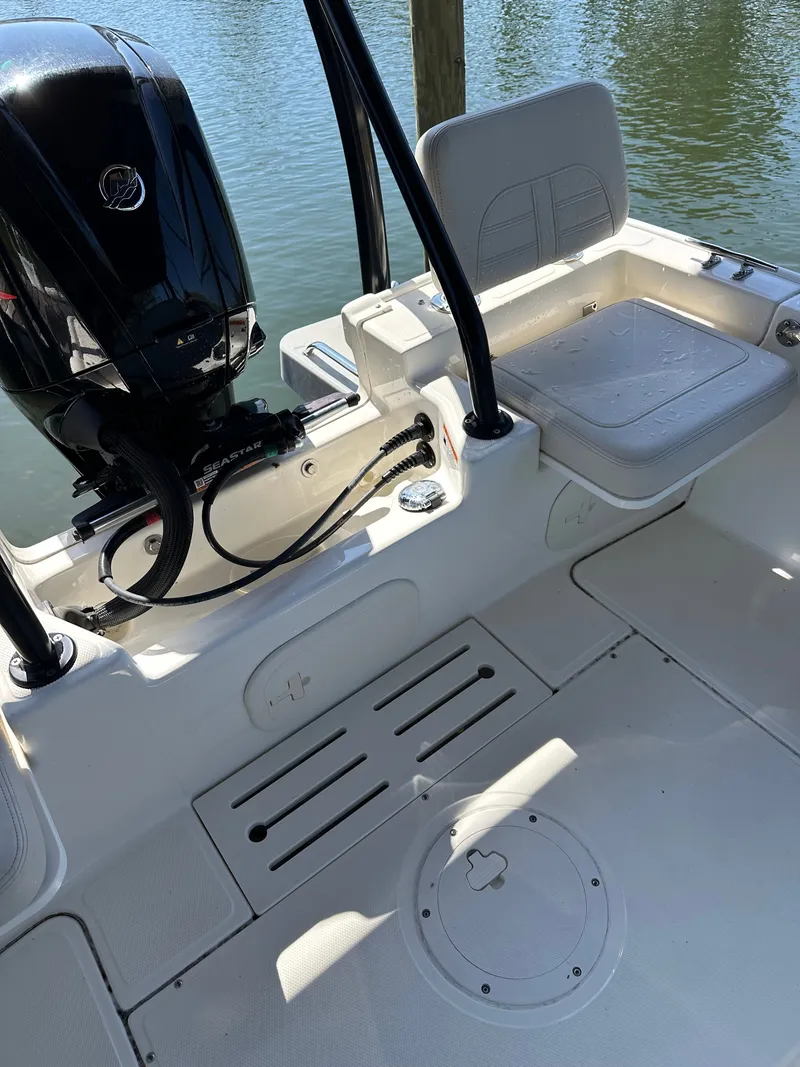 Slide: The Image of Boston Whaler 170 Montauk 2024 - 33