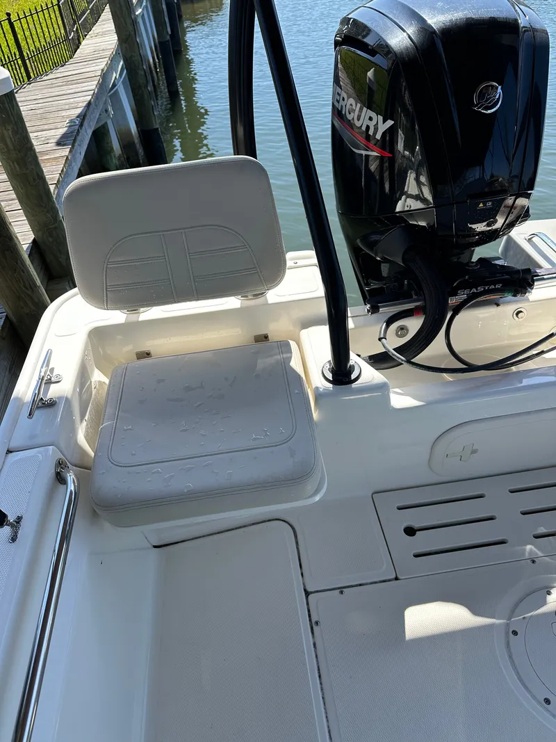 Slide: The Image of Boston Whaler 170 Montauk 2024 - 34