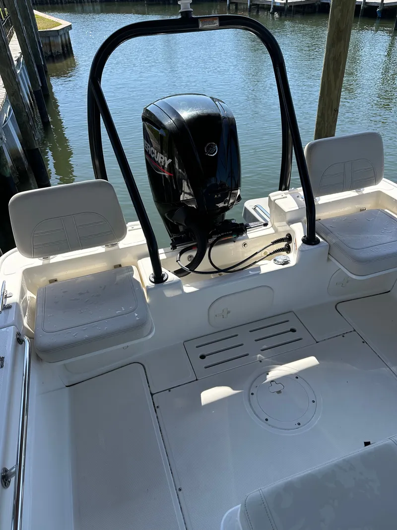 Slide: The Image of Boston Whaler 170 Montauk 2024 - 35