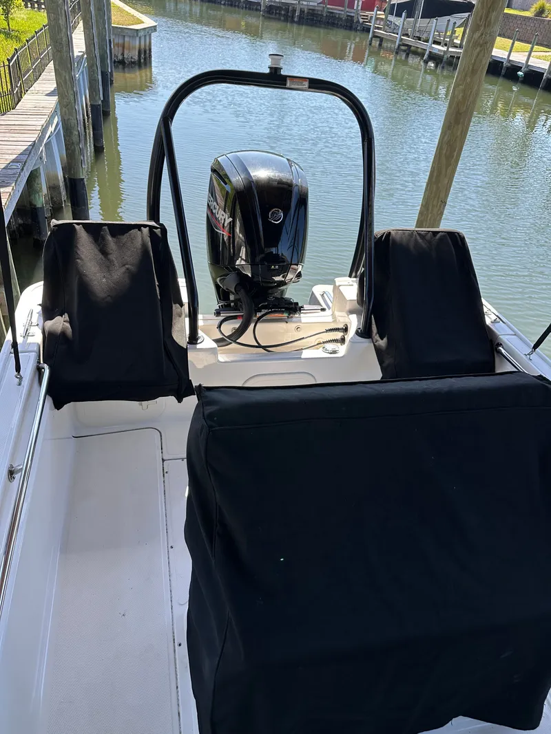 Slide: The Image of Boston Whaler 170 Montauk 2024 - 39