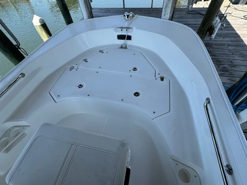 Slide: The Image of Boston Whaler 170 Montauk 2024 - 4