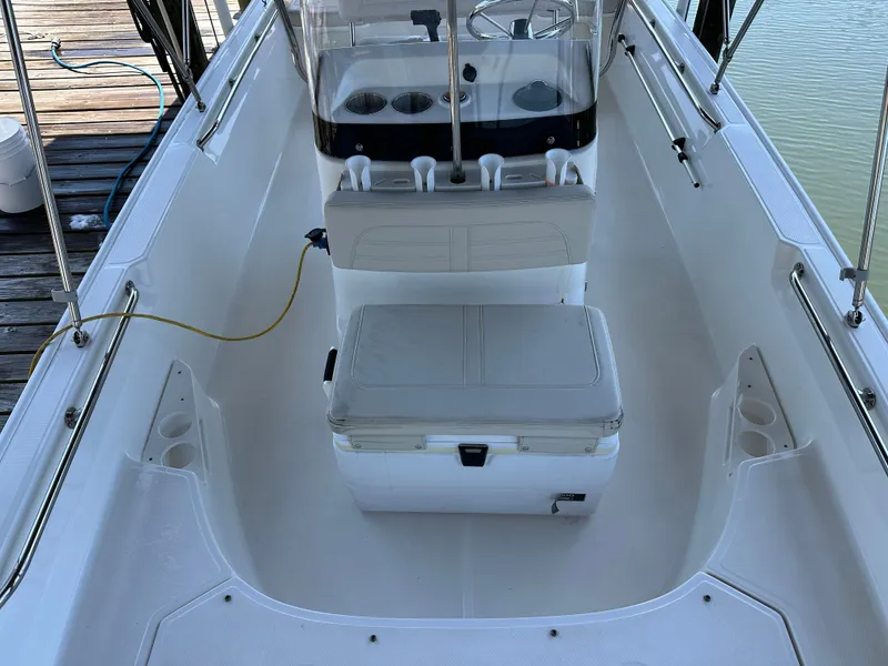 Slide: The Image of Boston Whaler 170 Montauk 2024 - 7