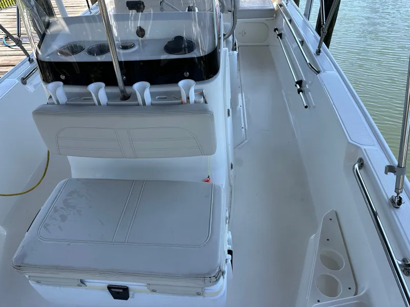 Slide: The Image of Boston Whaler 170 Montauk 2024 - 8