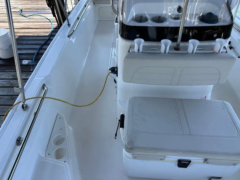 Slide: The Image of Boston Whaler 170 Montauk 2024 - 9