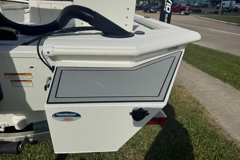 Slide: The Image of 2022 Avid 19 FS boat rear view with Yamaha PowerMatched system. - 7