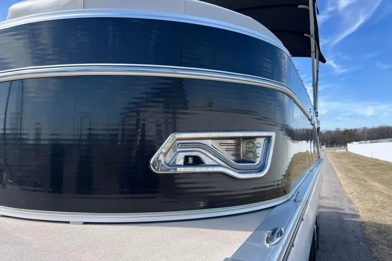 Slide: The Image of 2015 Avalon Catalina Cruise 23' pontoon boat with sleek black exterior detailing. - 20