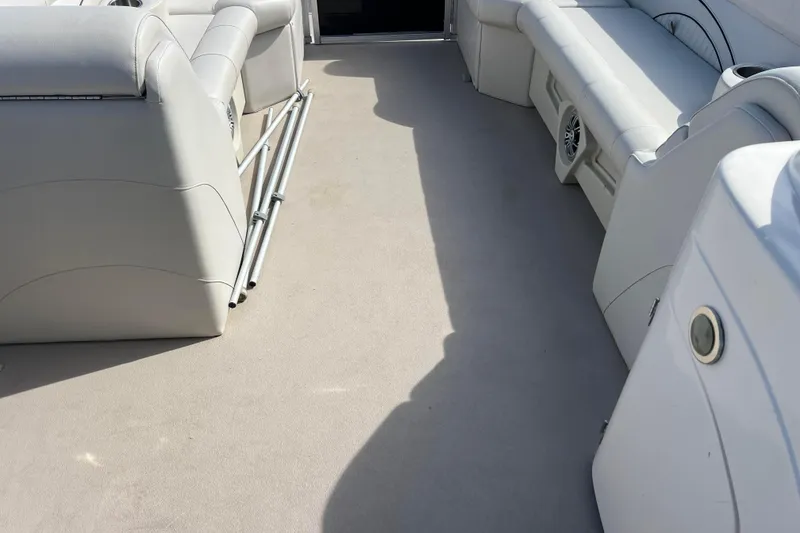 Slide: The Image of Interior view of a 2015 Avalon Catalina Cruise 23' pontoon boat with beige seating. - 54