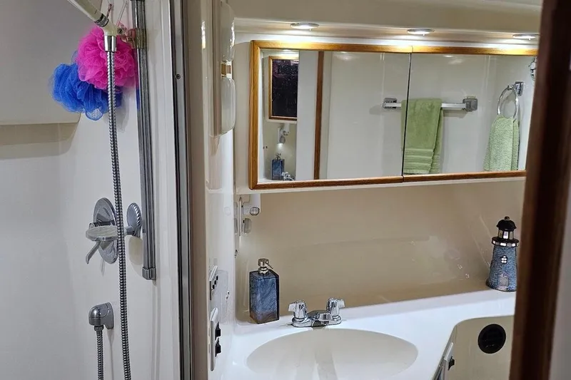 Slide: The Image of Interior cabin of 1994 Sea Ray 440 Sundancer with mirror and patterned bedding. - 21