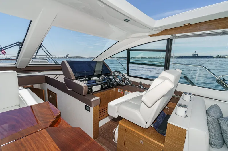 Slide: The Image of Cruisers Yachts 50 Cantius 2019 - 69