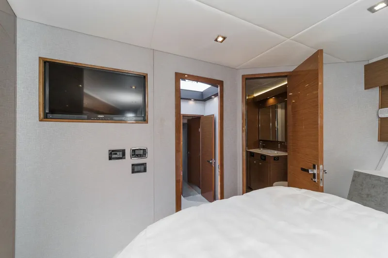 Slide: The Image of Cruisers Yachts 50 Cantius 2019 - 81