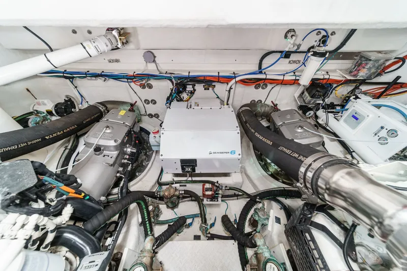 Slide: The Image of Cruisers Yachts 50 Cantius 2019 - 87