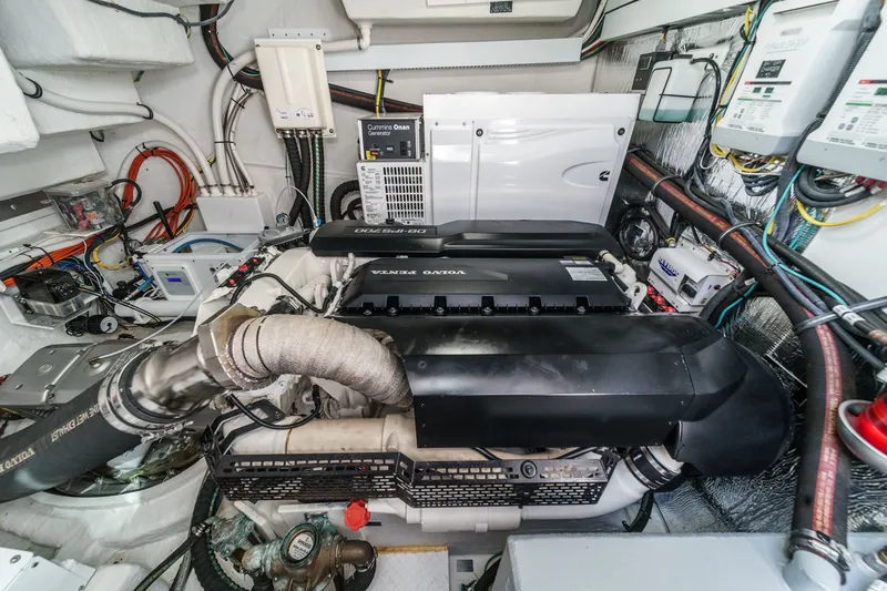 Slide: The Image of Cruisers Yachts 50 Cantius 2019 - 84
