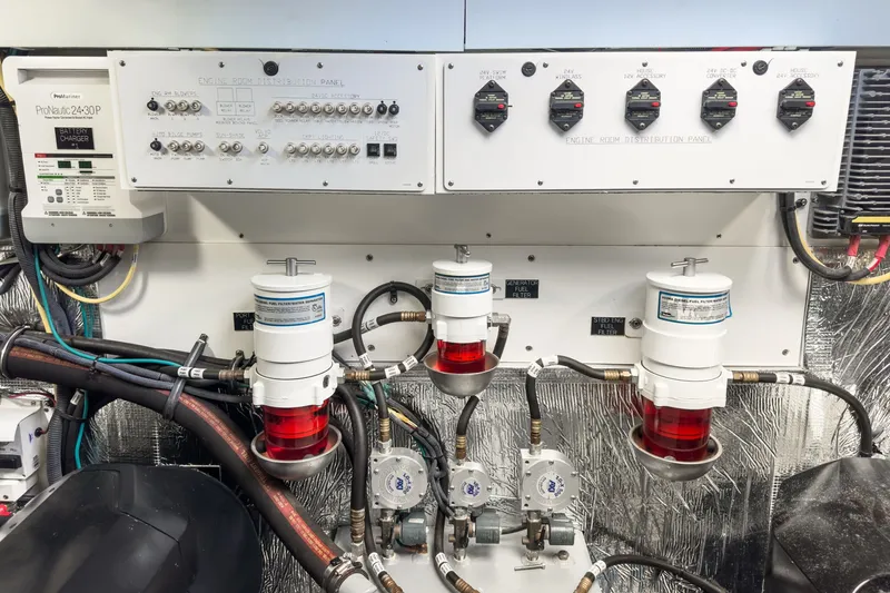 Slide: The Image of Cruisers Yachts 50 Cantius 2019 - 94