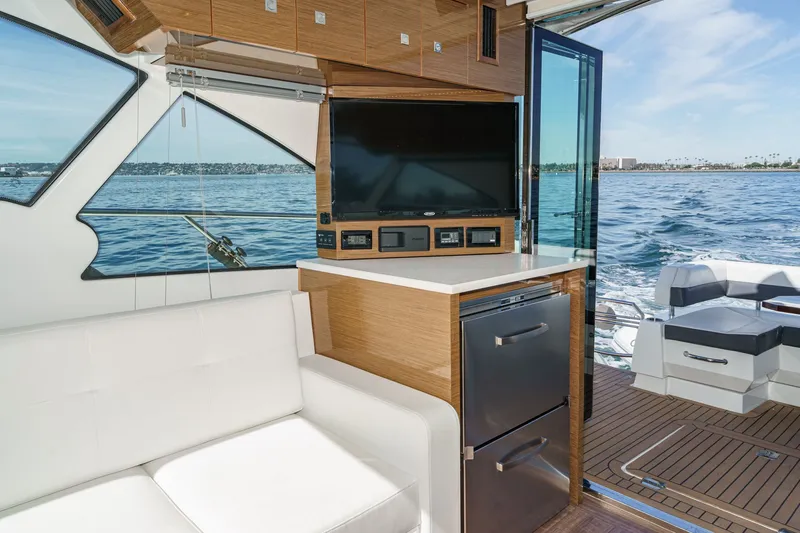 Slide: The Image of Cruisers Yachts 50 Cantius 2019 - 58
