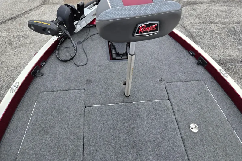 Slide: The Image of 2018 Ranger Z520 Comanche Cup-Equipped boat deck with seating and trolling motor. - 17