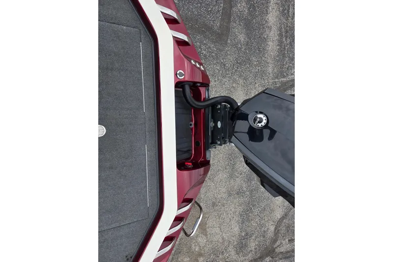 Slide: The Image of 2018 Ranger Z520 Comanche Cup-Equipped boat, top view of motor and deck. - 24