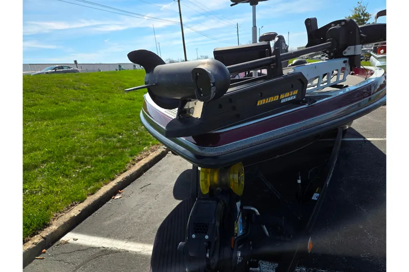 Slide: The Image of 2018 Ranger Z520 Comanche Cup-Equipped boat with Minn Kota trolling motor in parking lot. - 6