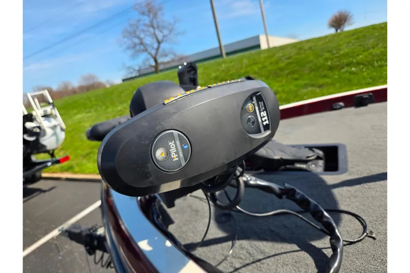 Slide: The Image of 2018 Ranger Z520 Comanche Cup-Equipped boat with i-Pilot trolling motor on deck. - 8