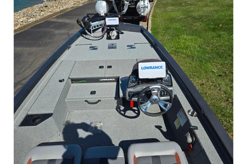 Slide: The Image of 2021 G3 Sportsman 1810 boat interior with Lowrance electronics and steering wheel. - 11