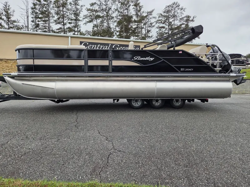 The Image of Bentley Pontoons Legacy Quad 243 2026 - 0