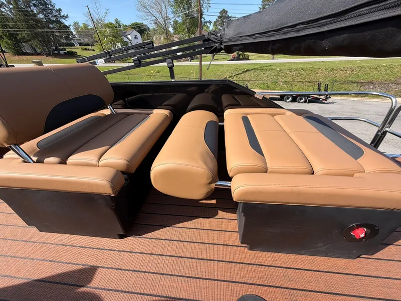 Slide: The Image of Bentley Pontoons Legacy Quad 243 2026 - 10
