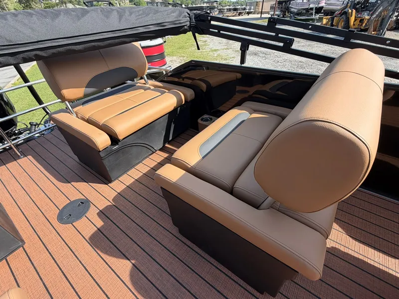 Slide: The Image of Bentley Pontoons Legacy Quad 243 2026 - 9