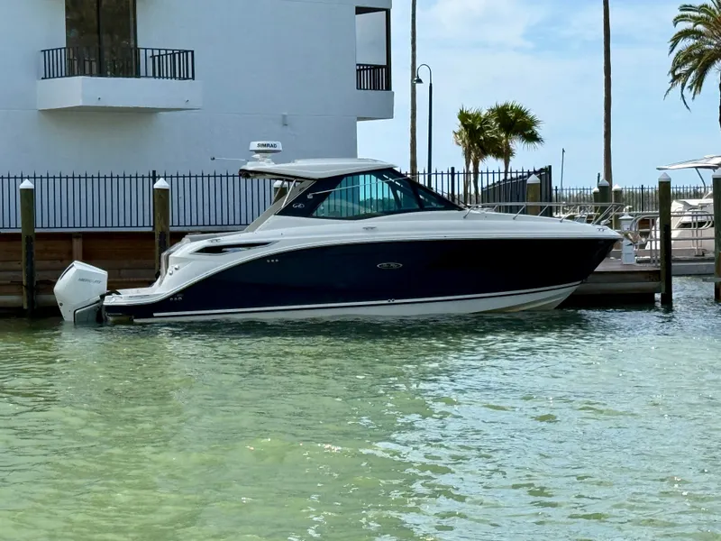 Slide: The Image of Sea Ray Sundancer 320 2023 - 1