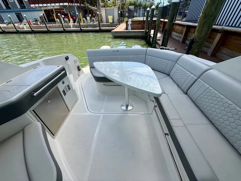 Slide: The Image of Sea Ray Sundancer 320 2023 - 21