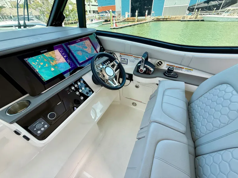Slide: The Image of Sea Ray Sundancer 320 2023 - 23