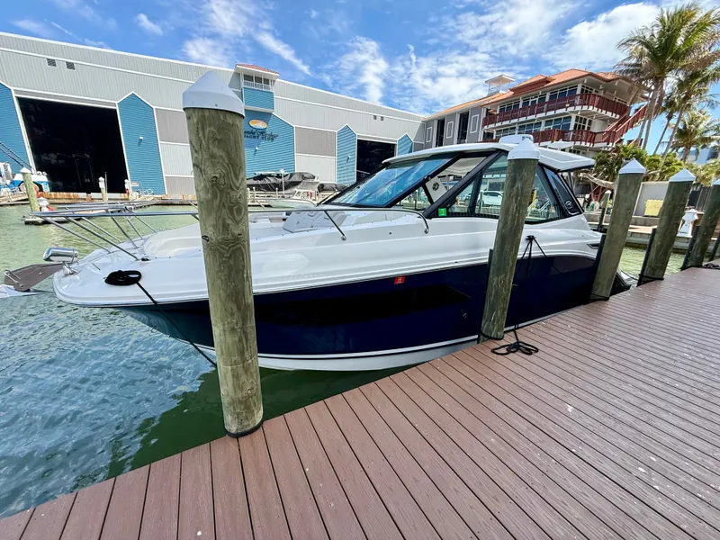 Slide: The Image of Sea Ray Sundancer 320 2023 - 3