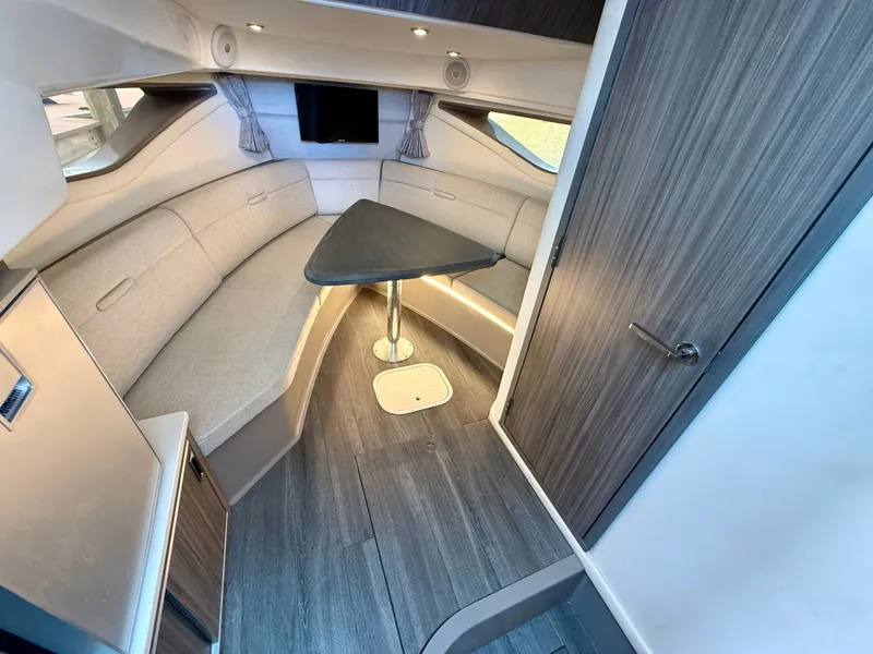 Slide: The Image of Sea Ray Sundancer 320 2023 - 33