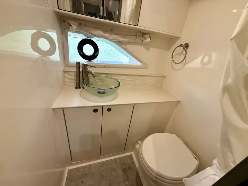Slide: The Image of Sea Ray Sundancer 320 2023 - 38
