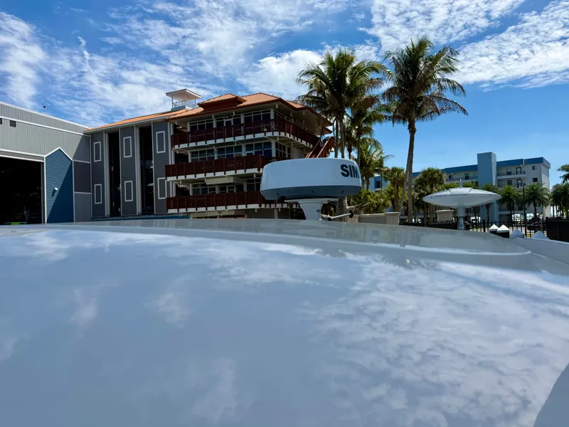 Slide: The Image of Sea Ray Sundancer 320 2023 - 42