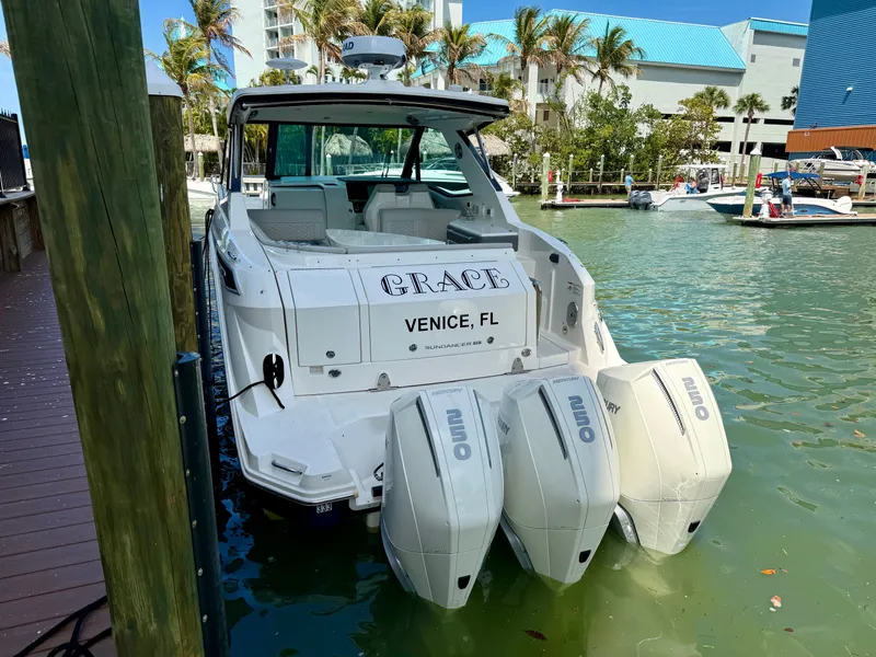 Slide: The Image of Sea Ray Sundancer 320 2023 - 6