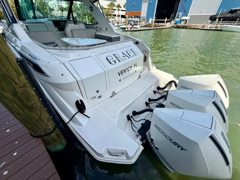 Slide: The Image of Sea Ray Sundancer 320 2023 - 7
