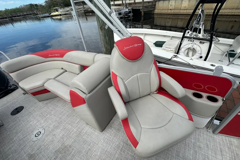 Slide: The Image of 2022 South Bay Pontoons 24 LE Series Tri Hull with red and gray seating. - 14