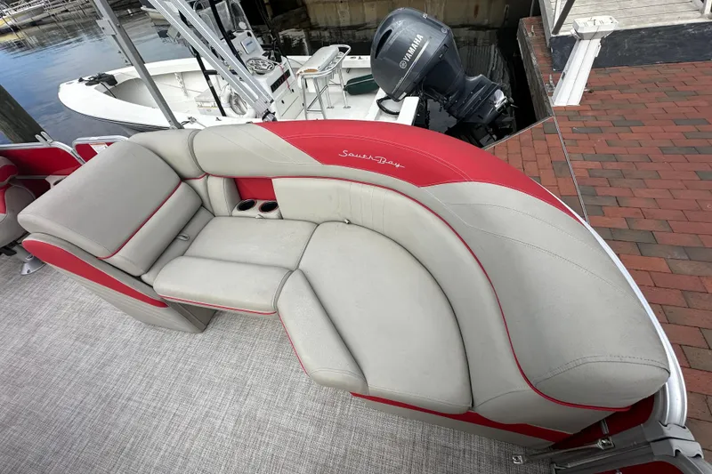 Slide: The Image of 2022 South Bay Pontoons 24 LE Series Tri Hull with red and gray seating. - 6