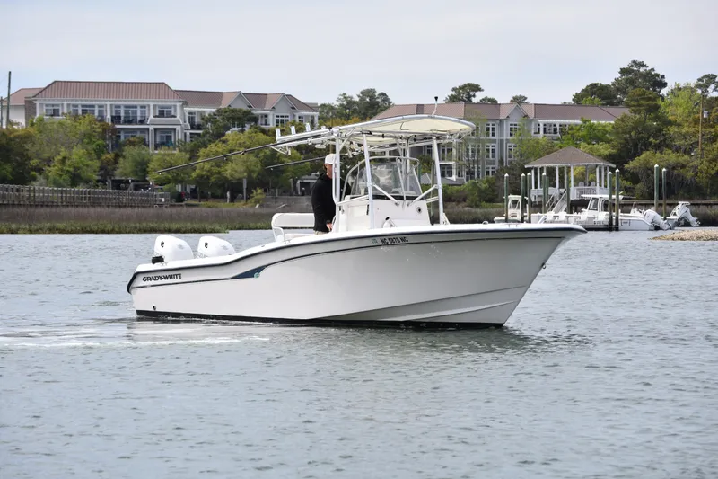 The Image of 2001 Grady-White Advance 247 boat on calm water. - 0