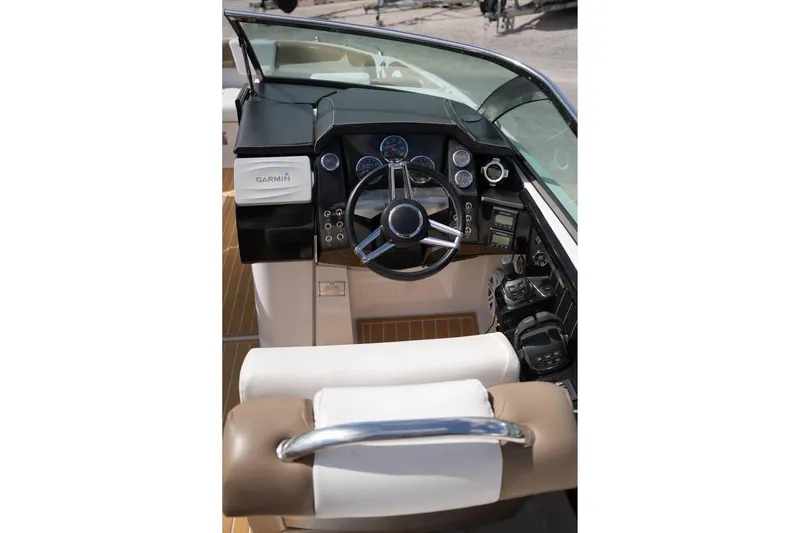 Slide: The Image of 2015 Four Winns H290 boat cockpit with steering wheel and Garmin navigation system. - 5