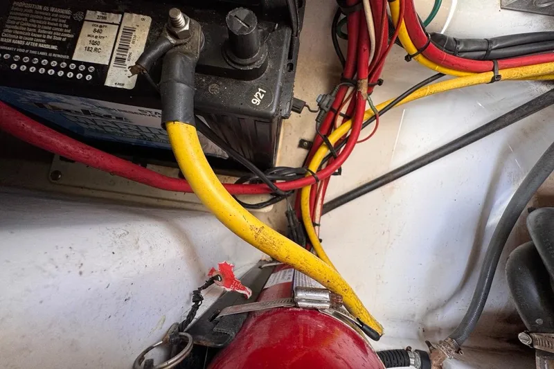 Slide: The Image of Electrical wiring and battery setup in a 2015 Four Winns H290 boat. - 84