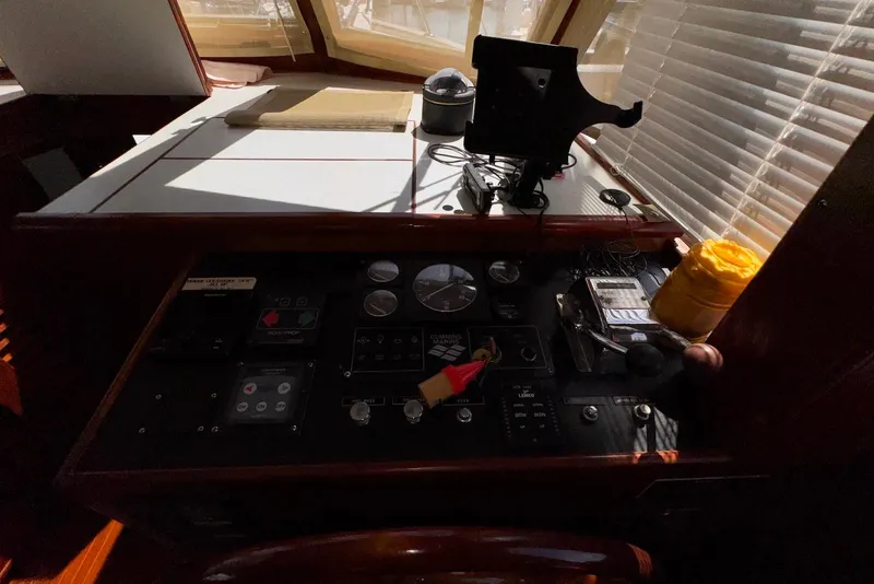 Slide: The Image of 1995 Island Gypsy Eurosedan 32 helm with navigation controls and equipment. - 33