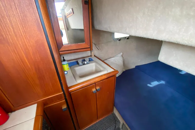 Slide: The Image of Interior of 1989 Bayliner 3288 Motoryacht with sink and cozy sleeping area. - 20