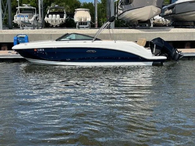 Slide: The Image of Sea Ray SDX 250 Outboard 2021 - 0