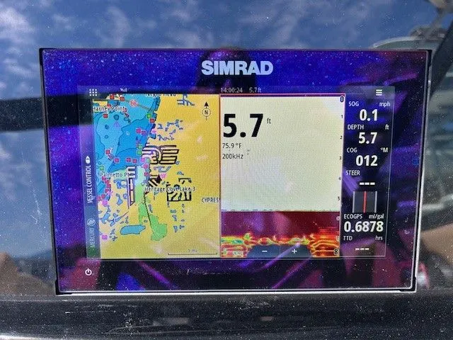 Slide: The Image of Sea Ray SDX 250 Outboard 2021 - 10