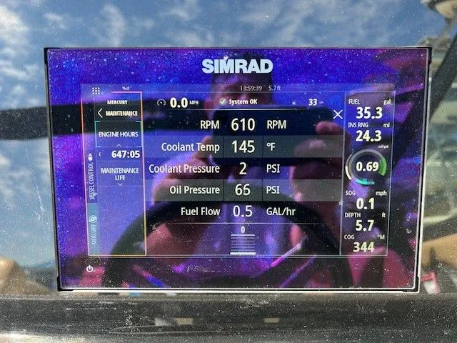 Slide: The Image of Sea Ray SDX 250 Outboard 2021 - 11